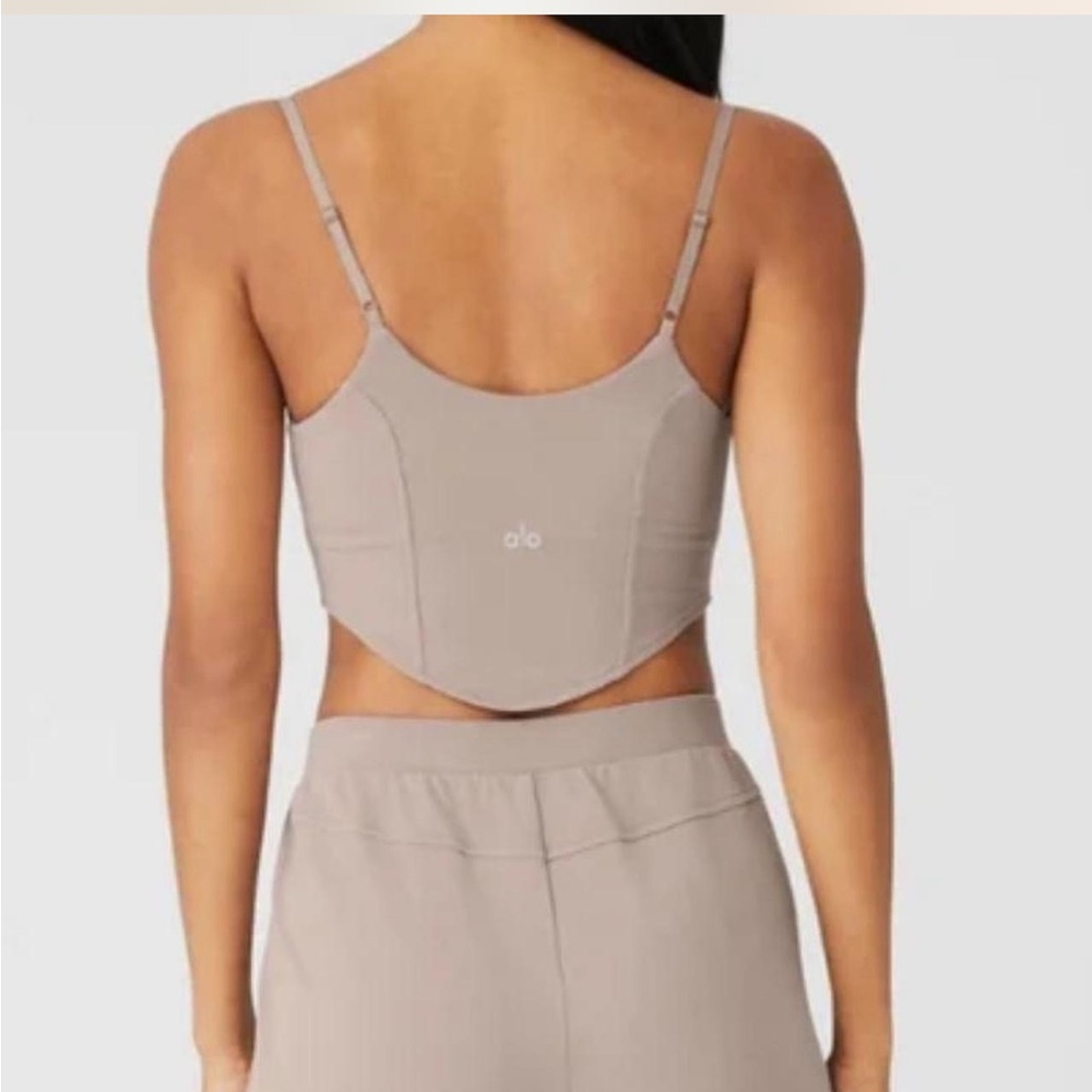 NWT Alo Yoga Soft Sculpt Bra Tank
Taupe (Tan Beige Brown)
Size XS Extra Small - Picture 4 of 6